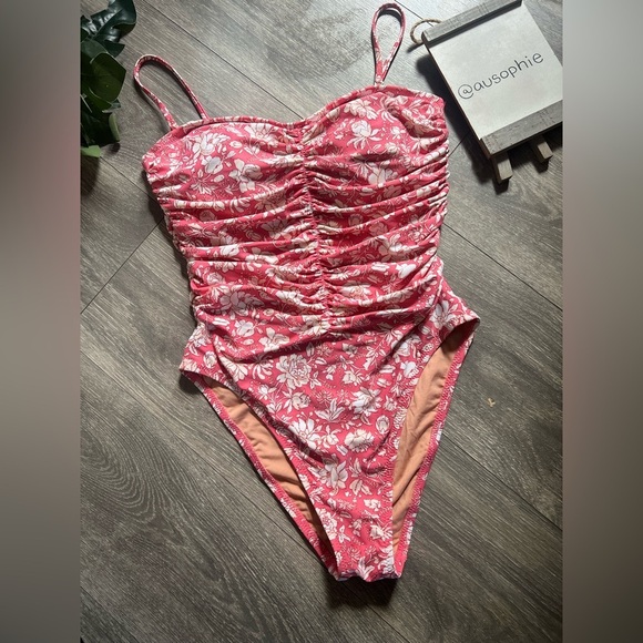 J. Crew Ruched sweetheart one-piece swimsuit in tossed floral. Size 8 - Picture 2 of 13